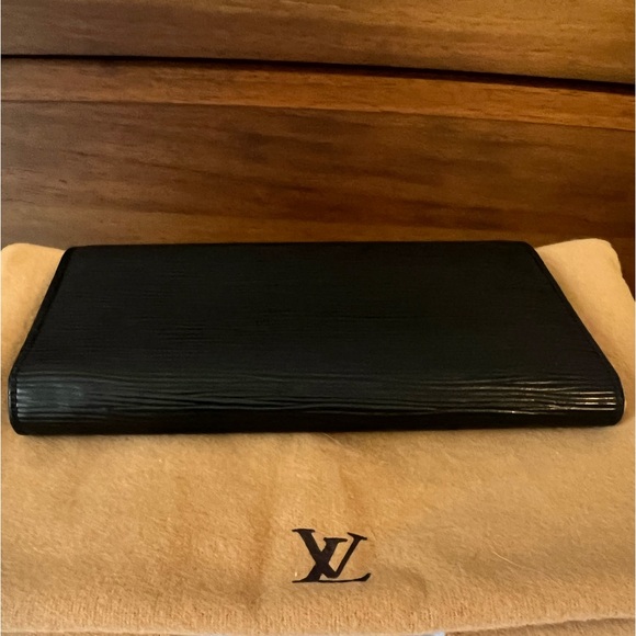 SOLD. Louis Vuitton Black Epi Sarah wallet - Picture 8 of 9